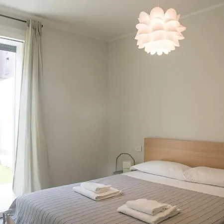 Lägenhet Luxury With Garden - Ixihome *